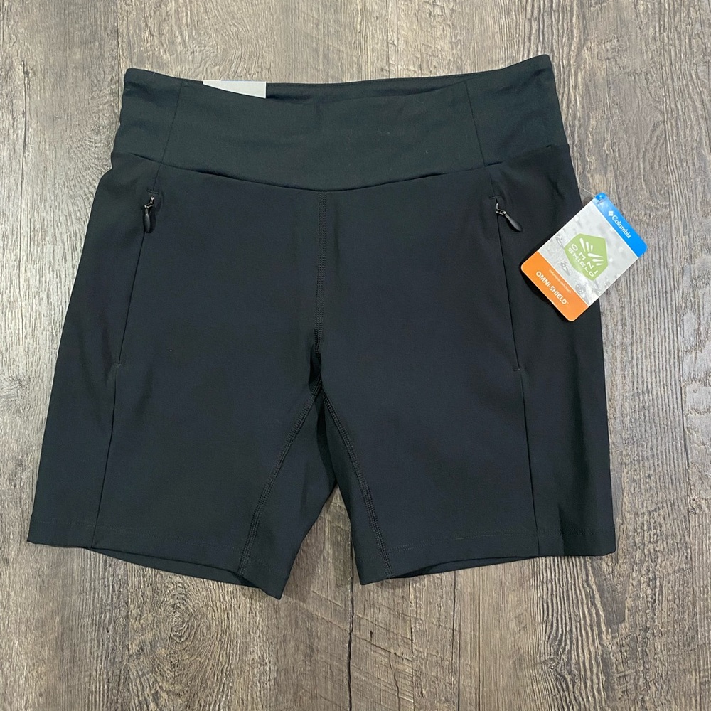 NEW - COLUMBIA Womens Active Shorts